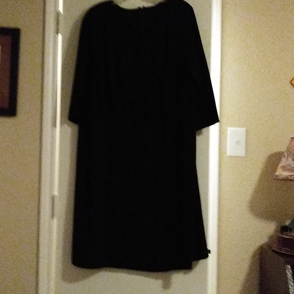 Scoop neck 3/4 length sleeve black dress